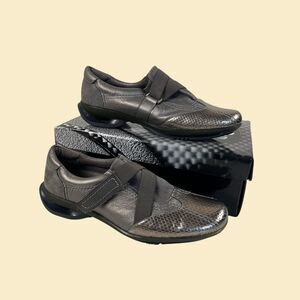 Asgi Women's 7.5 comfort shoes, "Ease Oxford" pewter/silver, New (other)